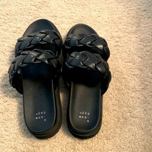 Black puffy strap slides. Size 9
